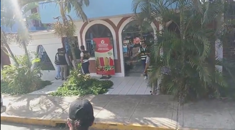 Agentes de DIVIAC y Fiscalía durante la diligencia en Tarapoto